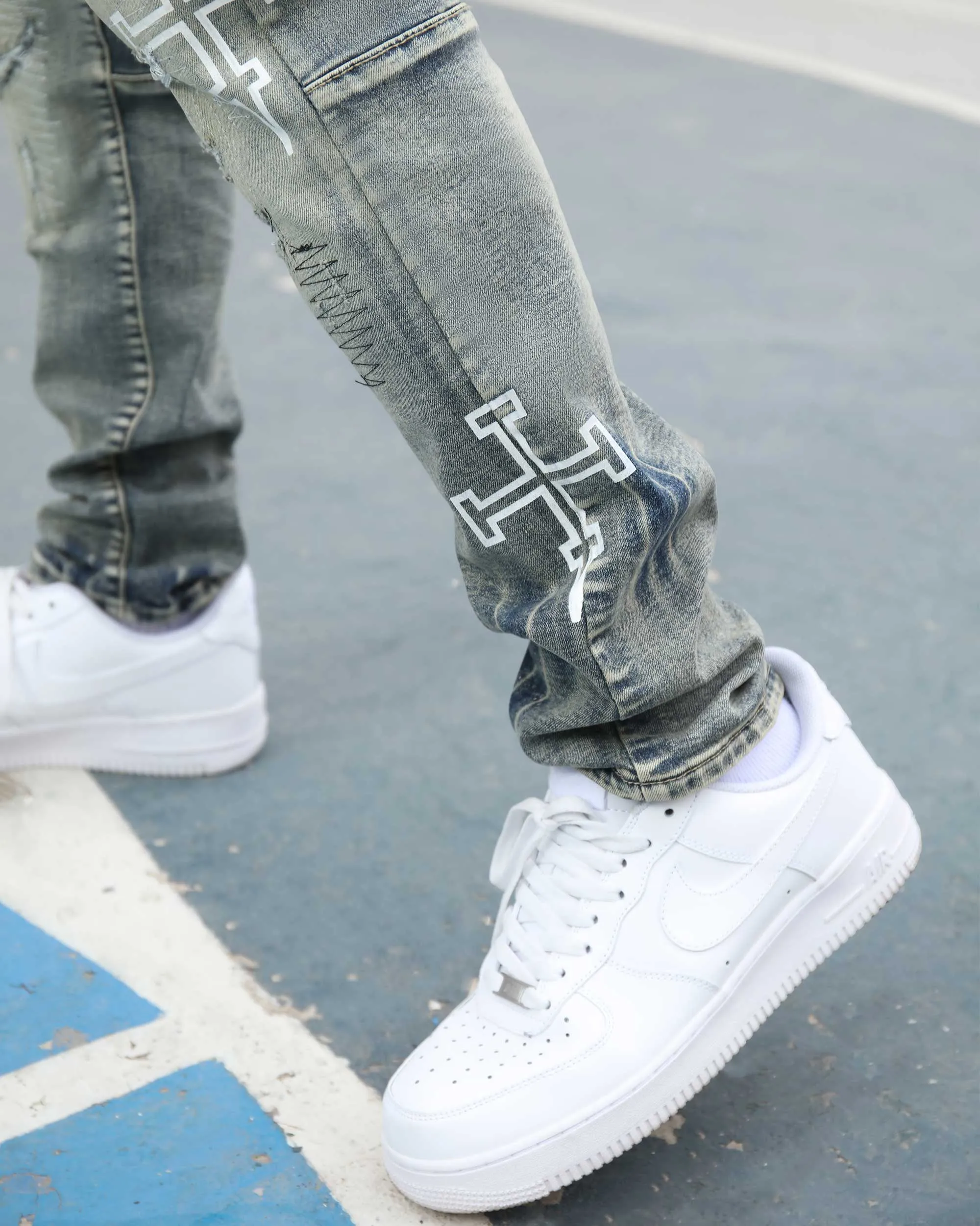 Blue Straight Leg Ripped Jeans with Graphic Print and Personalized Skull Emblem-Mexico Local Delivery
