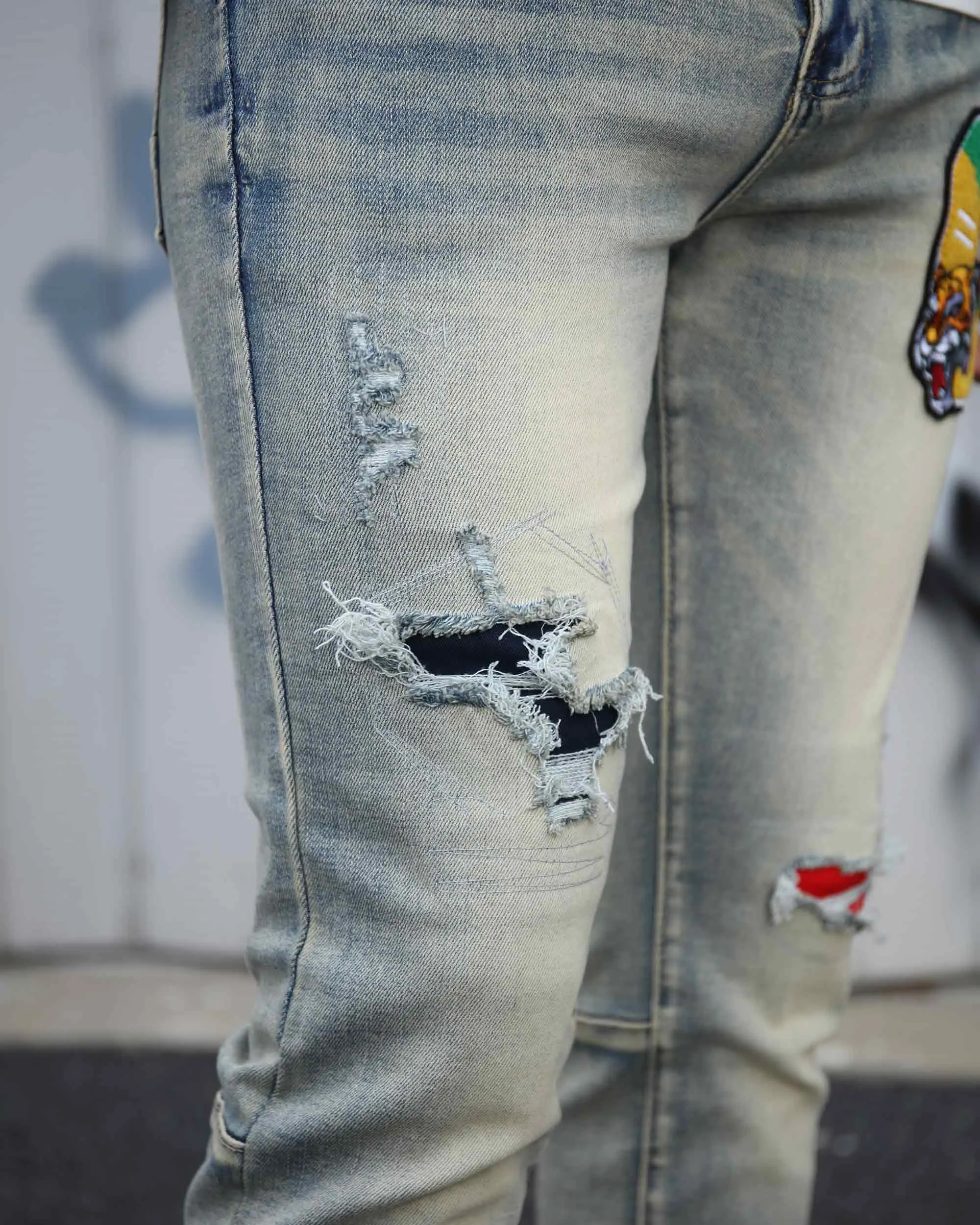 Distressed Light Wash Blue Ripped Jeans with Lion Motif Embroider