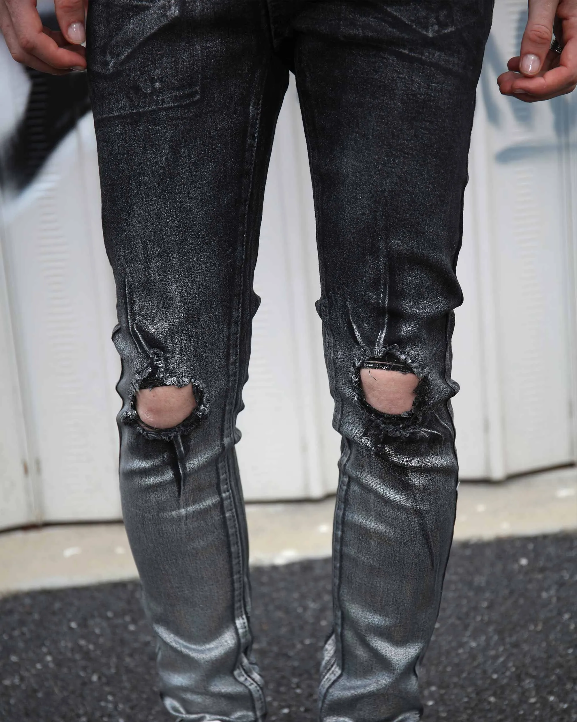 Gradient Shades Black Ripped Jeans with Statement Knee Rips