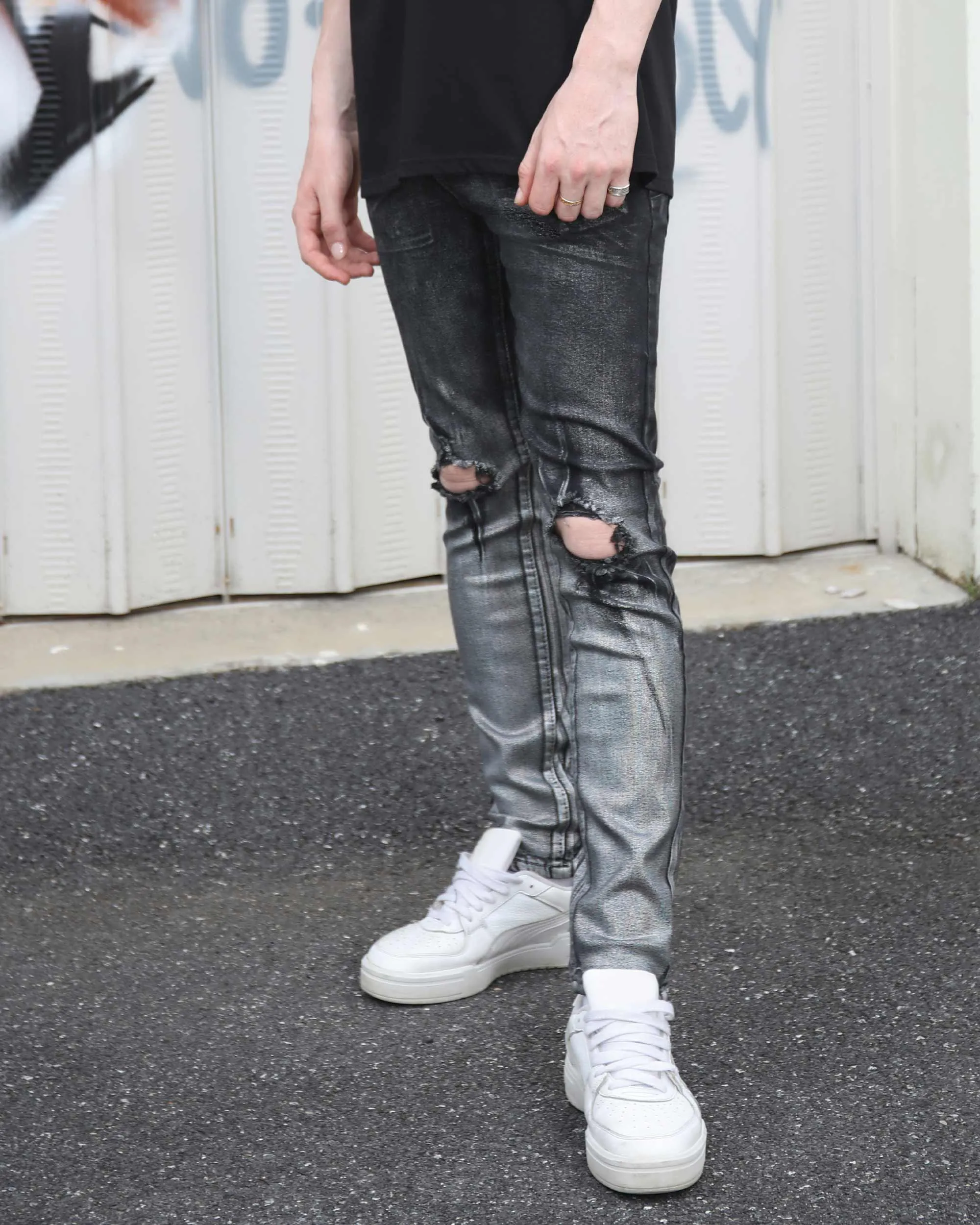Gradient Shades Black Ripped Jeans with Statement Knee Rips