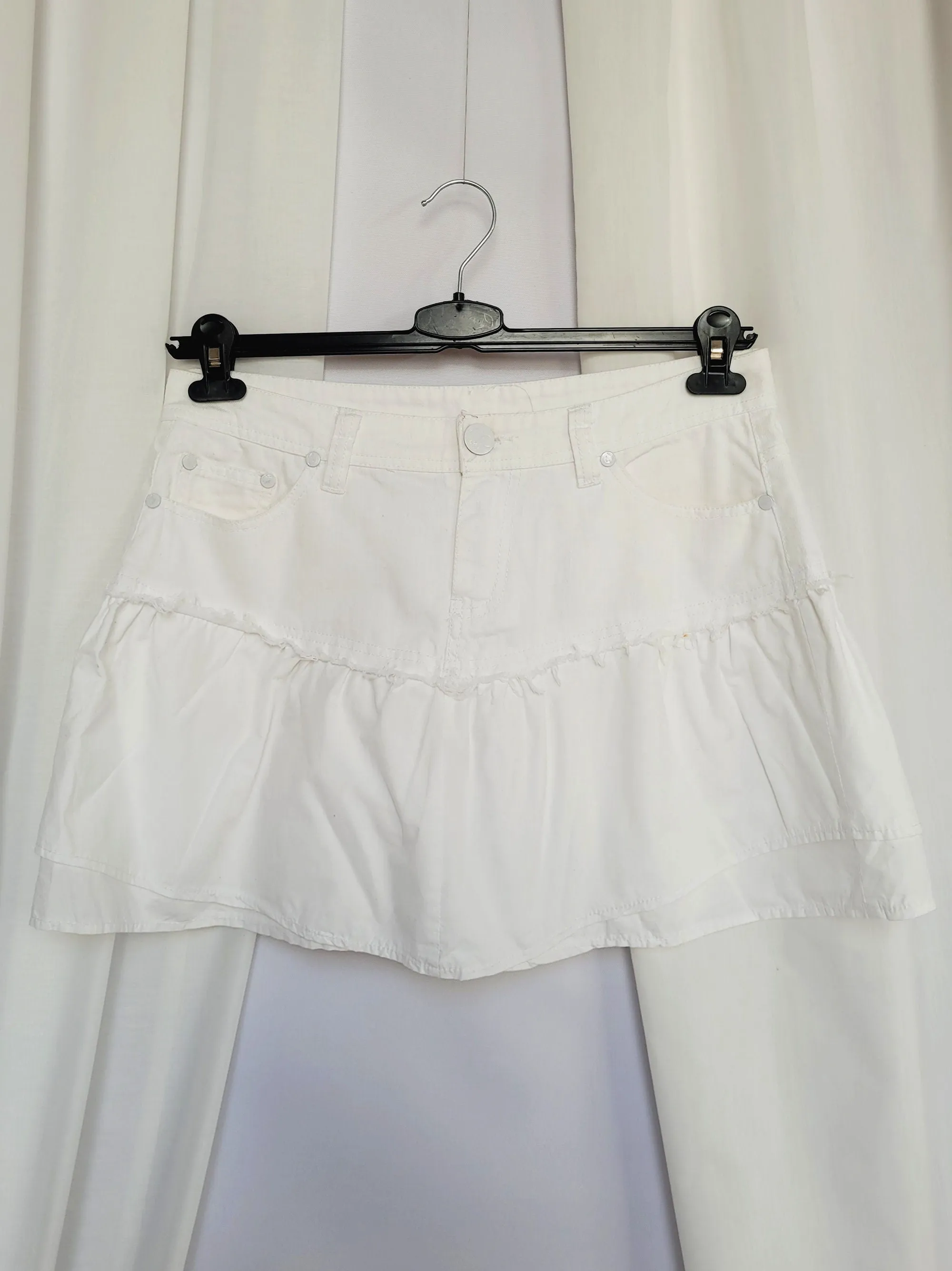 Retro Y2K 00s white denim minimalist pleated mini skirt