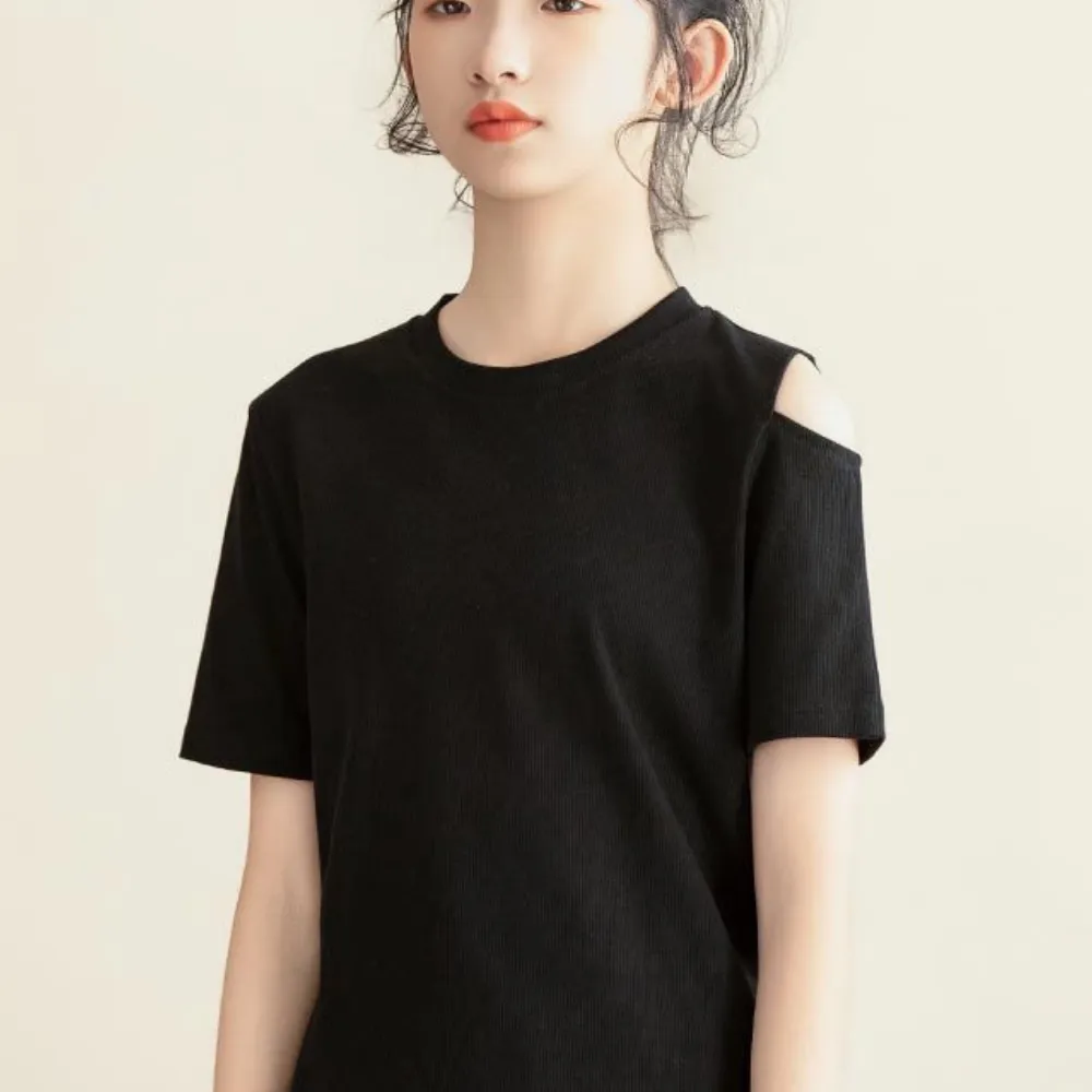 露肩T恤 波点半裙 Shoulder Cut-Out Top & Polka Dot Skirt 2-Piece Set